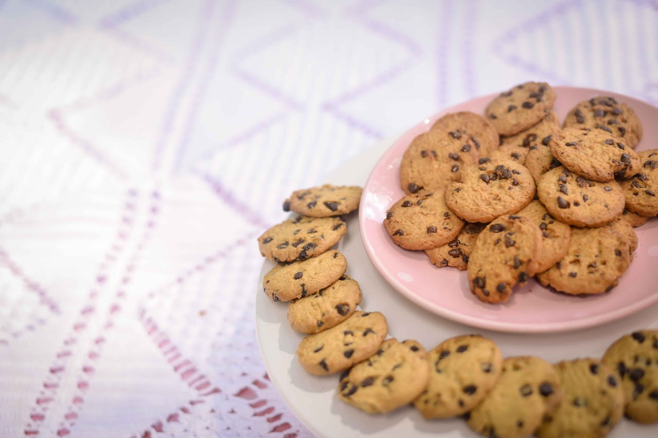 Cookies in Ceramic Plates 